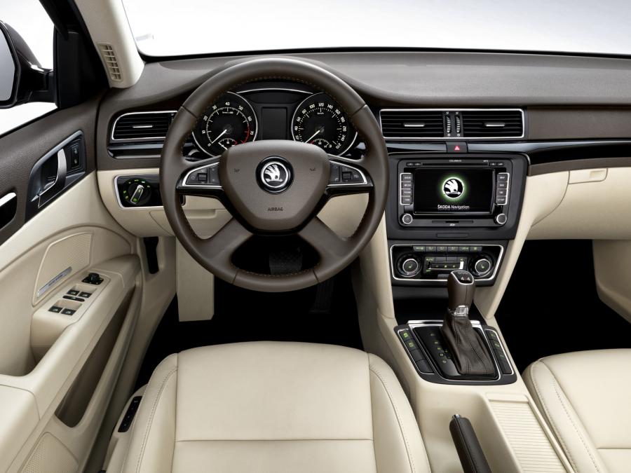  Skoda Superb Combi 2013 года  (фото 15 из 21)